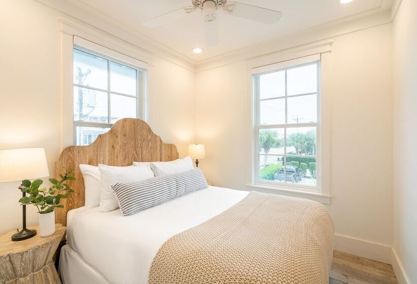 Marlin By Avantstay Beachfront Mansion W/ 10 Bdrs & Multiple Living Spaces & Kitchens!