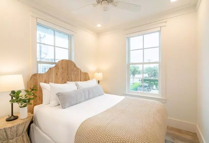 Marlin By Avantstay Beachfront Mansion W/ 10 Bdrs & Multiple Living Spaces & Kitchens!