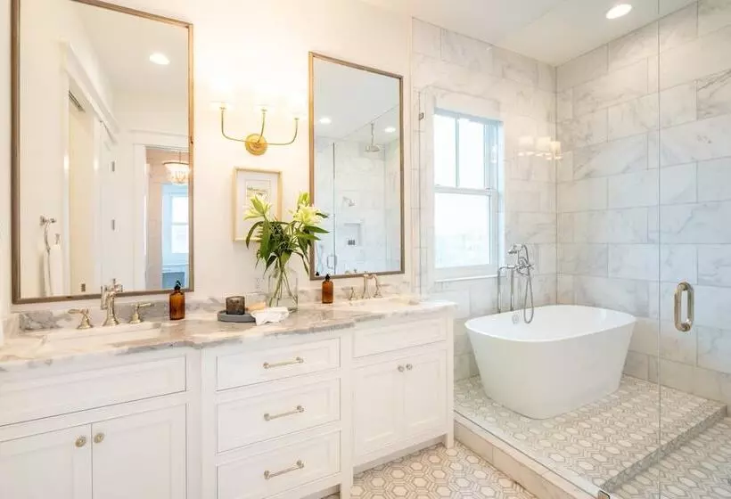 Marlin By Avantstay Beachfront Mansion W/ 10 Bdrs & Multiple Living Spaces & Kitchens!