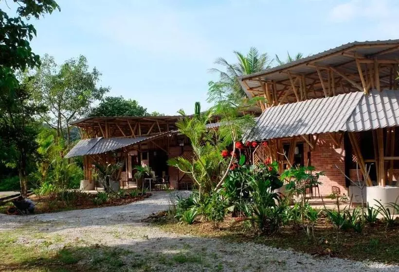 Hotelli Bamboo Cottage Langkawi