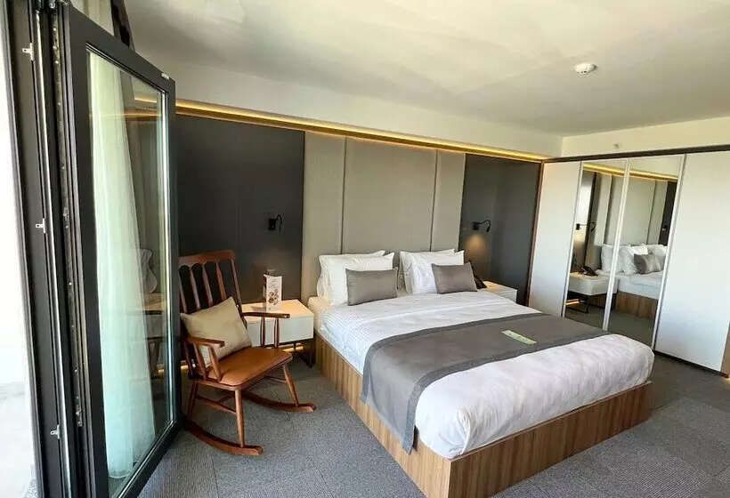 Hotelli Sera Lake Center