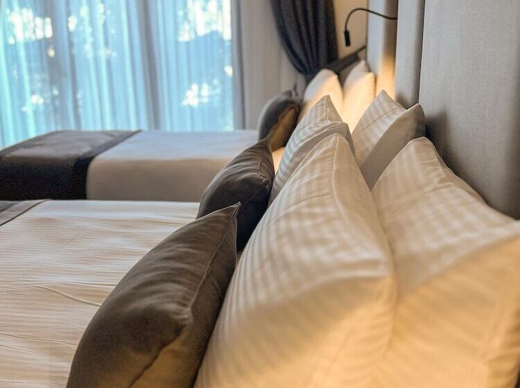 هتل Sera Lake Center