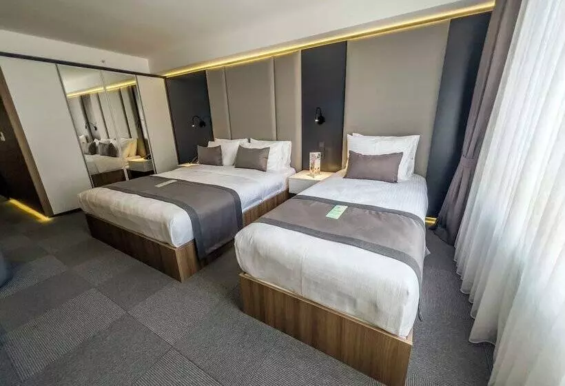 Hotelli Sera Lake Center