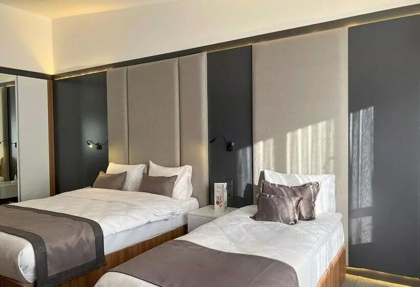 Hotelli Sera Lake Center