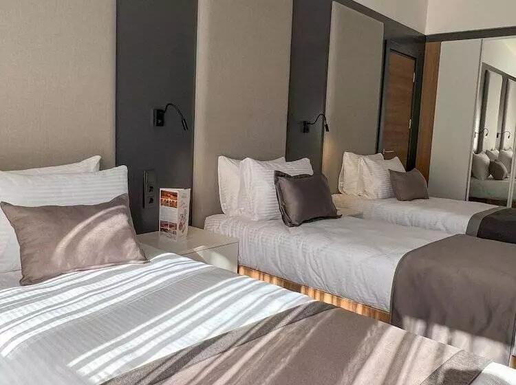 Hotelli Sera Lake Center