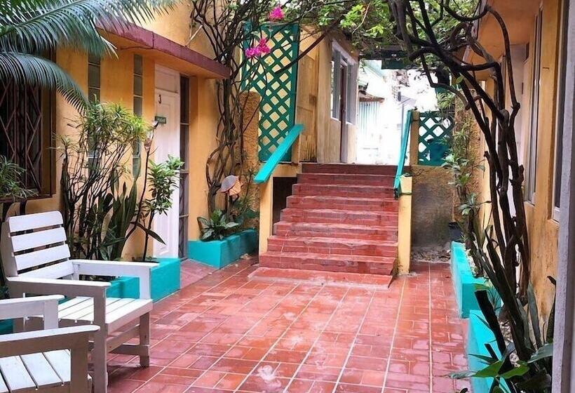 تختخواب و صبحانه Eco Hotel Club Rolling Stone