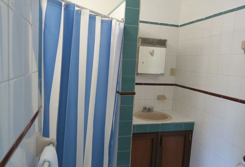 تختخواب و صبحانه Eco Hotel Club Rolling Stone