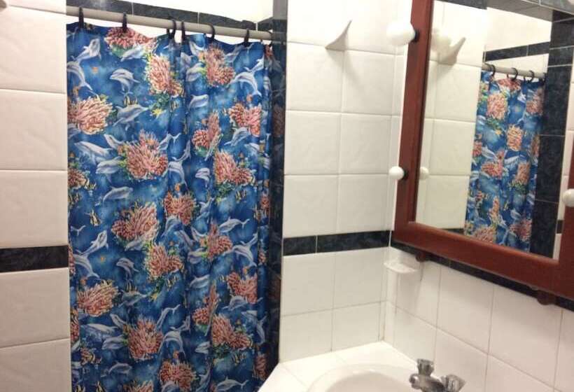 تختخواب و صبحانه Eco Hotel Club Rolling Stone