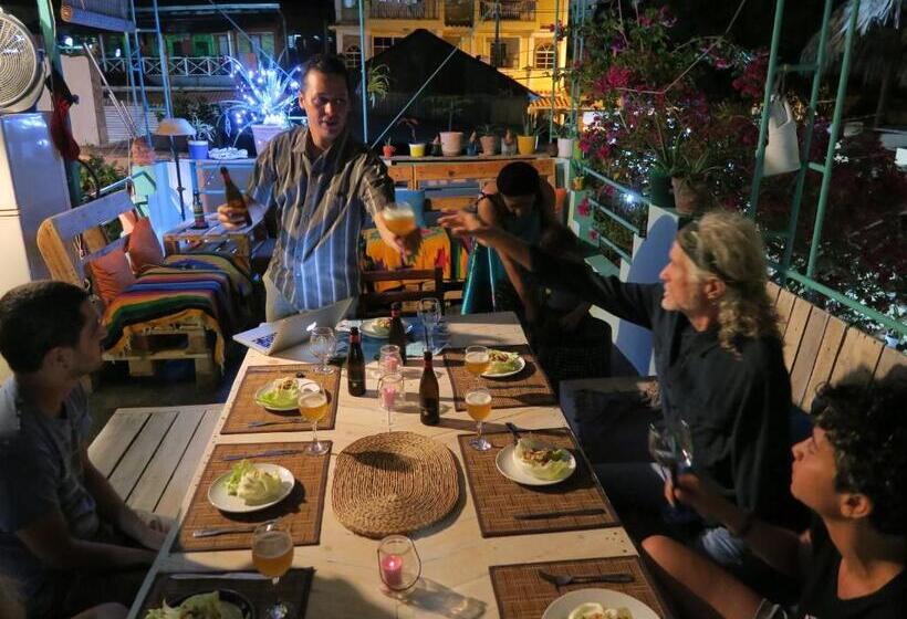 تختخواب و صبحانه Eco Hotel Club Rolling Stone