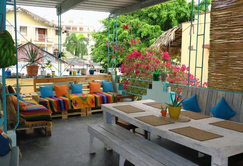 تختخواب و صبحانه Eco Hotel Club Rolling Stone