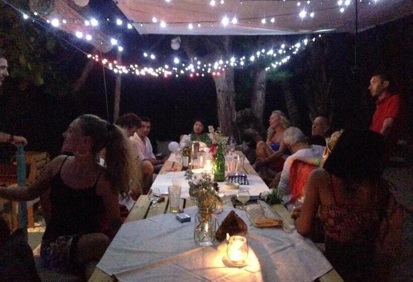 تختخواب و صبحانه Eco Hotel Club Rolling Stone