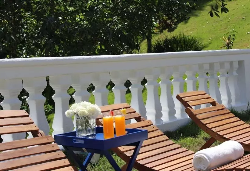 تختخواب و صبحانه Villa Celeste Estate