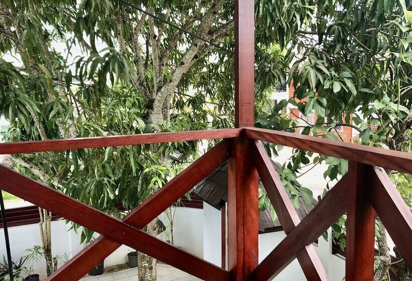 تختخواب و صبحانه Villa Famiri Boutique