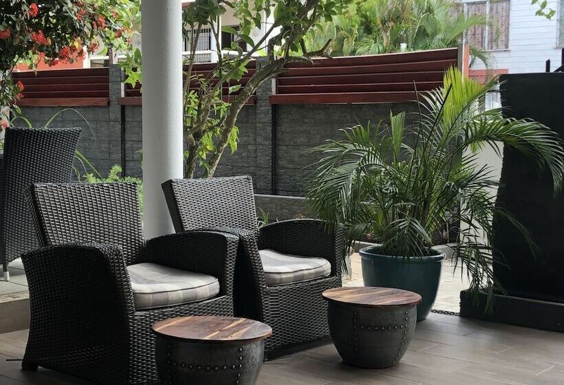 تختخواب و صبحانه Villa Famiri Boutique