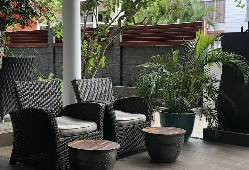 تختخواب و صبحانه Villa Famiri Boutique
