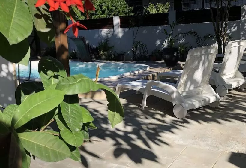 تختخواب و صبحانه Villa Famiri Boutique