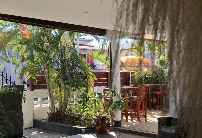 تختخواب و صبحانه Villa Famiri Boutique