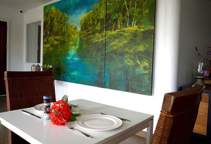 تختخواب و صبحانه Villa Famiri Boutique