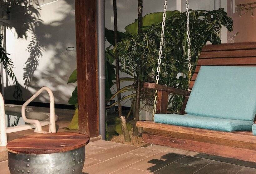 تختخواب و صبحانه Villa Famiri Boutique