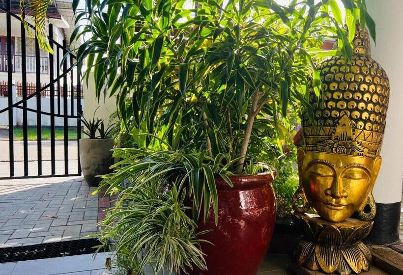 تختخواب و صبحانه Villa Famiri Boutique