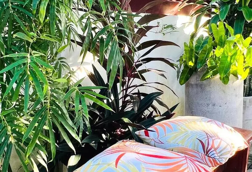 تختخواب و صبحانه Villa Famiri Boutique