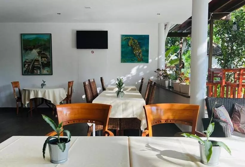 تختخواب و صبحانه Villa Famiri Boutique
