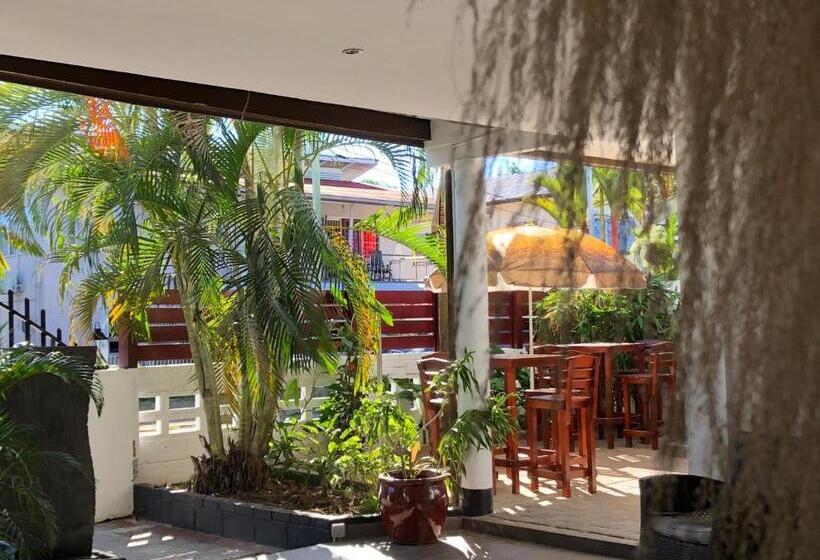 تختخواب و صبحانه Villa Famiri Boutique