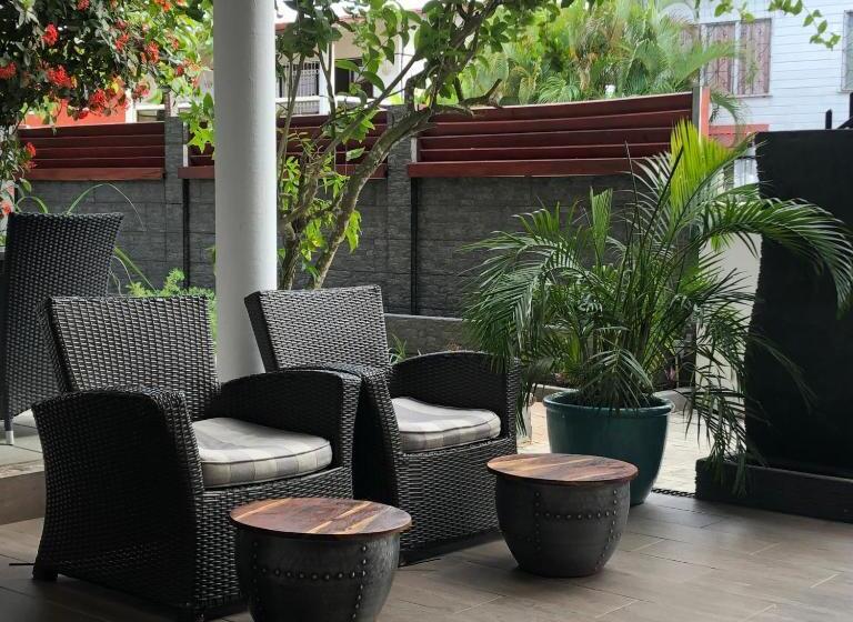 تختخواب و صبحانه Villa Famiri Boutique