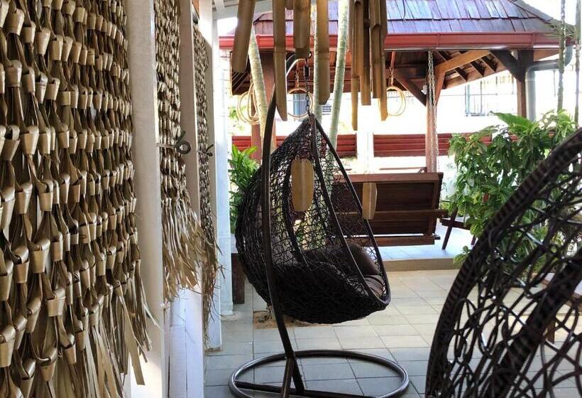 تختخواب و صبحانه Villa Famiri Boutique