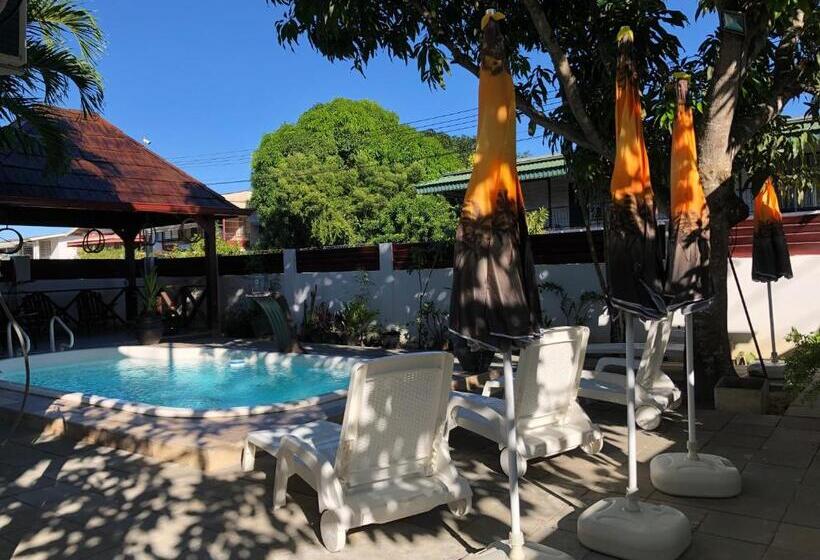 تختخواب و صبحانه Villa Famiri Boutique