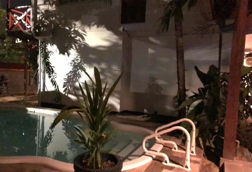 تختخواب و صبحانه Villa Famiri Boutique