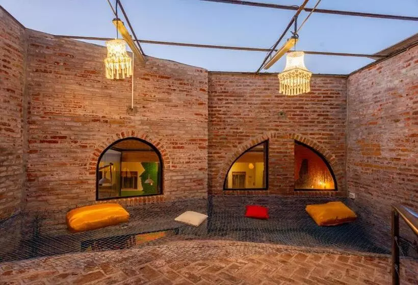 Del Barcito Hostel And Suites