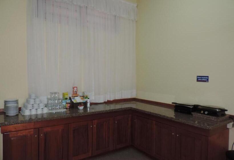 هتل Domingo Savio