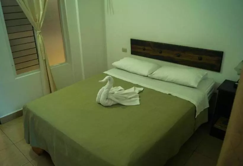 هتل Explore Lodge