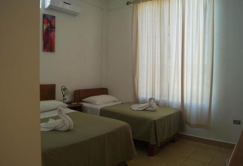 هتل Explore Lodge