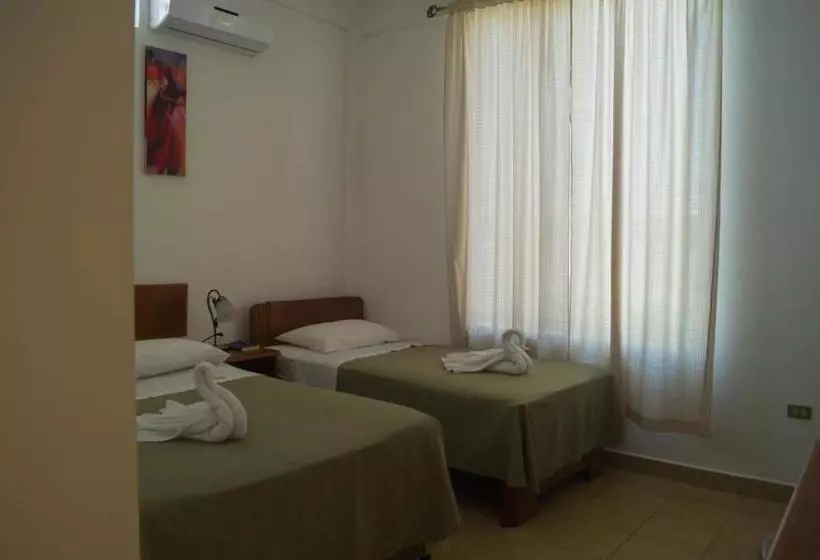 هتل Explore Lodge