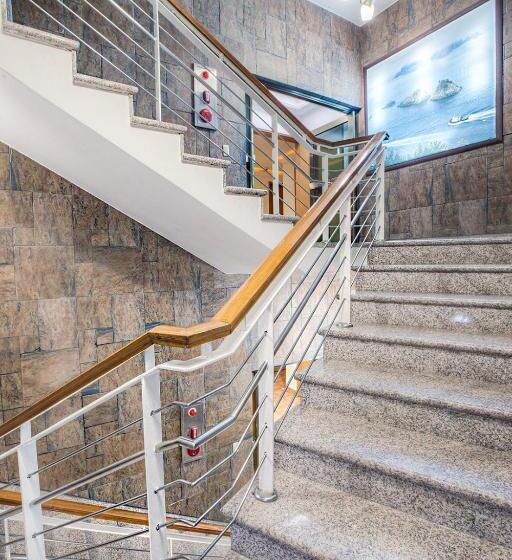 Hotel Geoje Jangseungpo Lighthouse