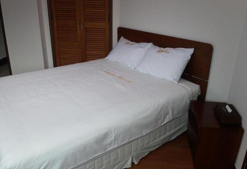 Hotel Geoje Jangseungpo Lighthouse