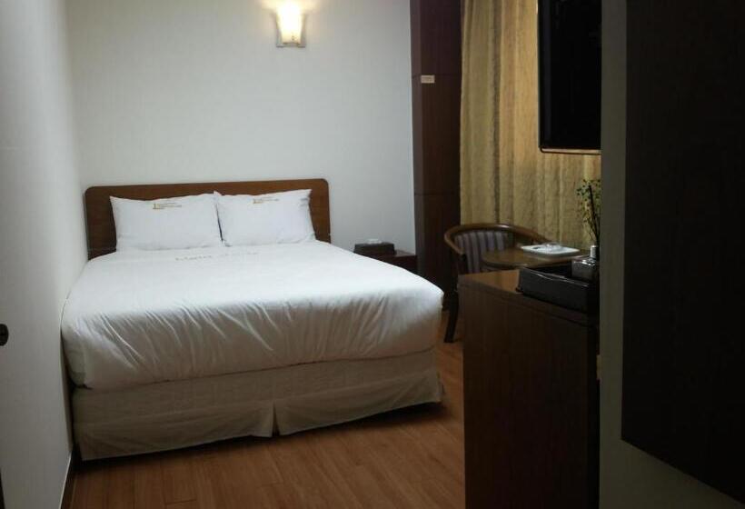 Hotel Geoje Jangseungpo Lighthouse