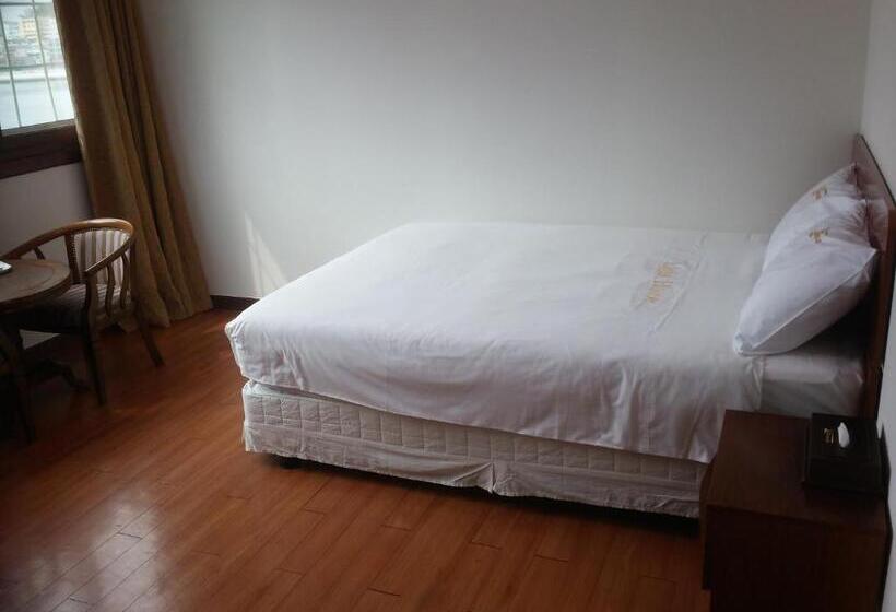 Hotel Geoje Jangseungpo Lighthouse