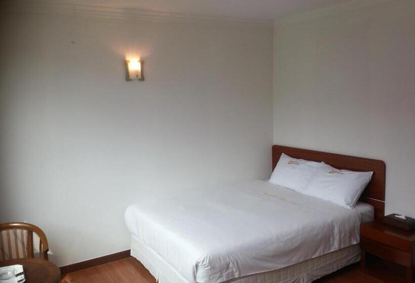 Hotel Geoje Jangseungpo Lighthouse