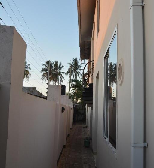 Hotell Triniti Airport