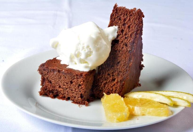 Hotell Triniti Airport