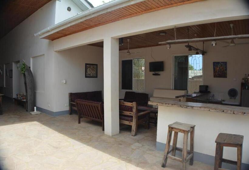 Hotell Triniti Airport