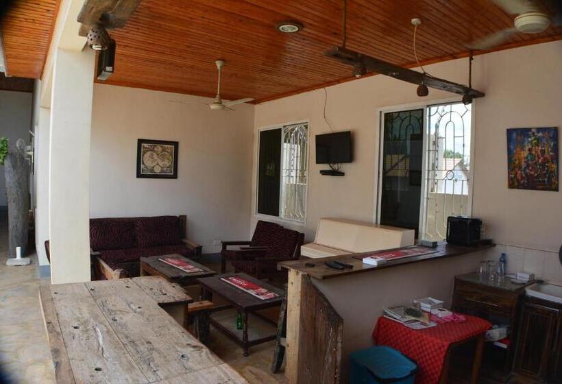 Hotell Triniti Airport