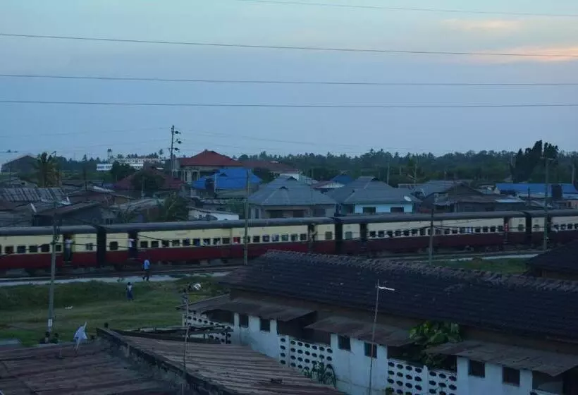 هتل Triniti Airport