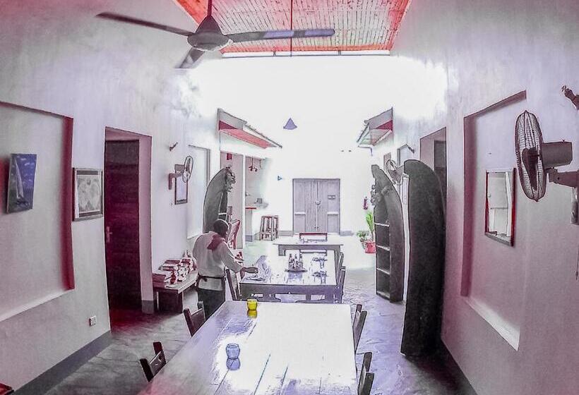 Hotell Triniti Airport