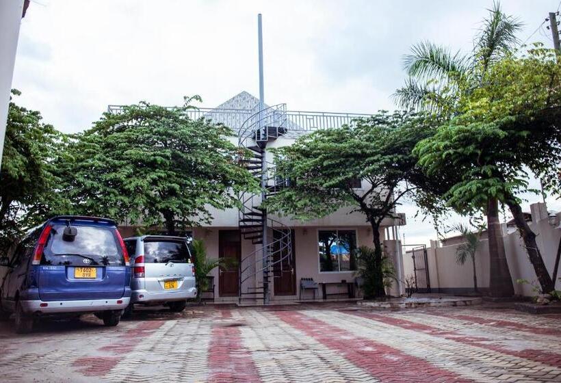 Hotell Triniti Airport