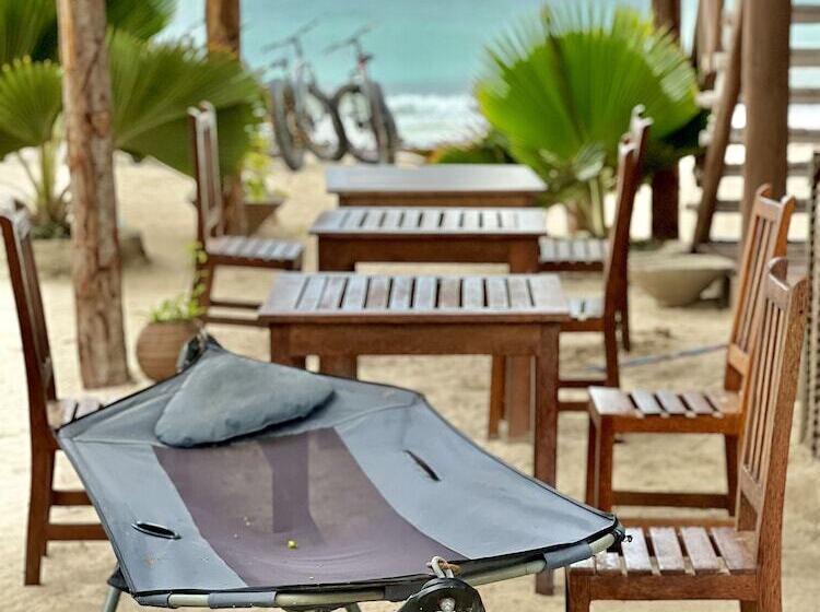 Курорт Jambiani White Sands Bungalows