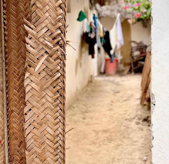 Курорт Jambiani White Sands Bungalows